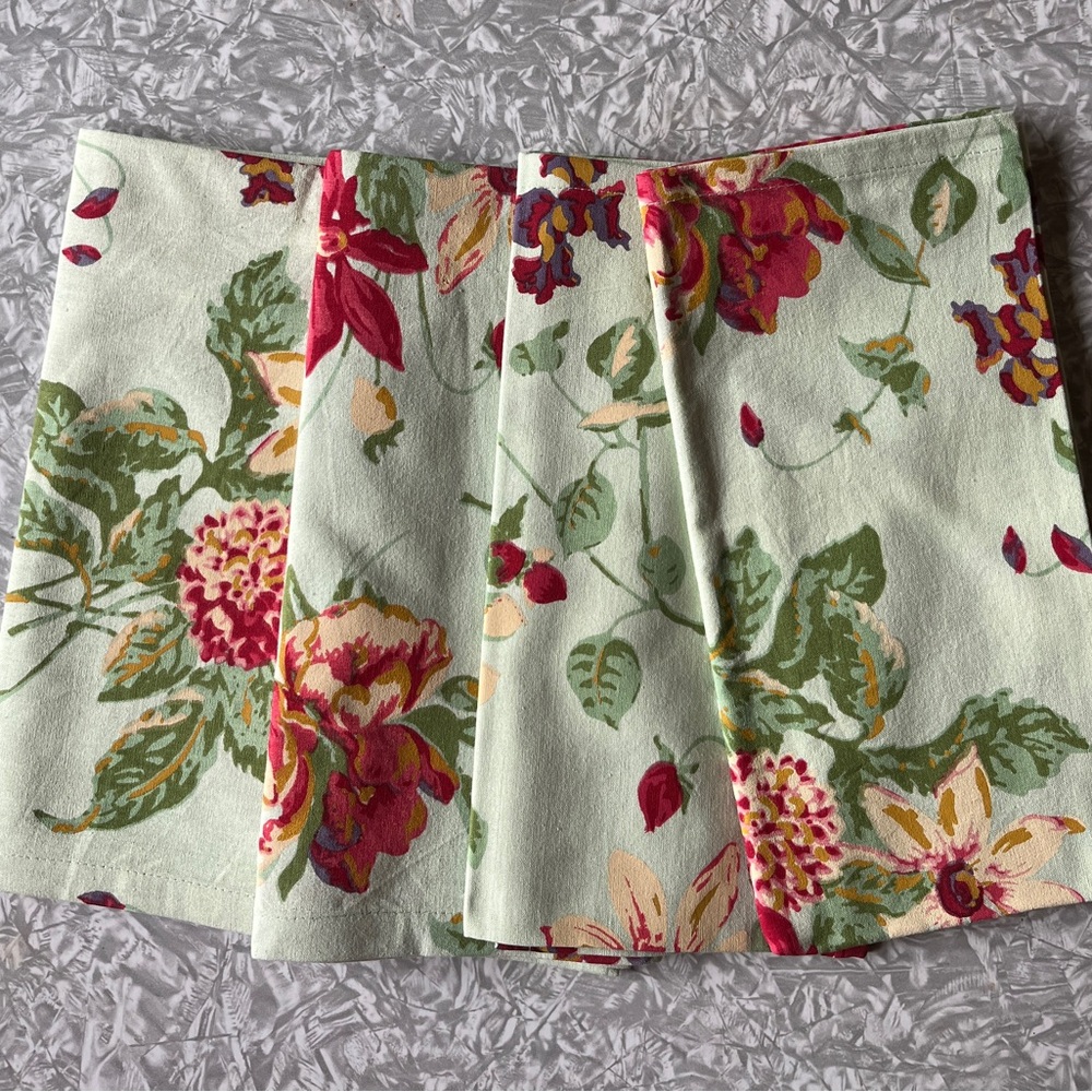 NWT Xochi Vintage Green Floral Square Kitchen Napkin Set of 4
